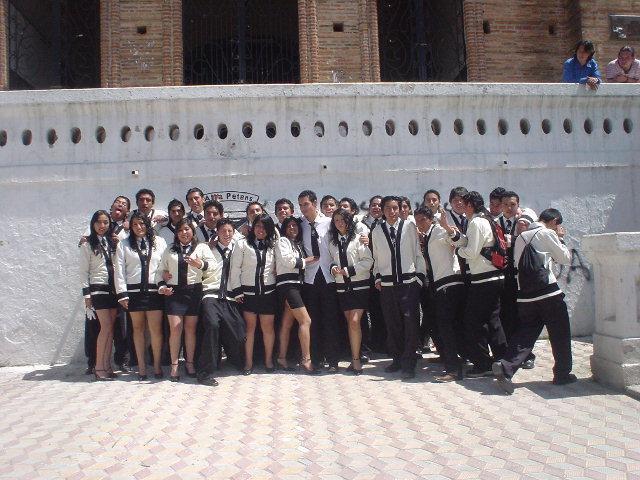 GRADUACIÓN, Fue lo maximo ,la fiesta duro todo un dia, buenos amigos, buenos profesores en si todo muy bien.