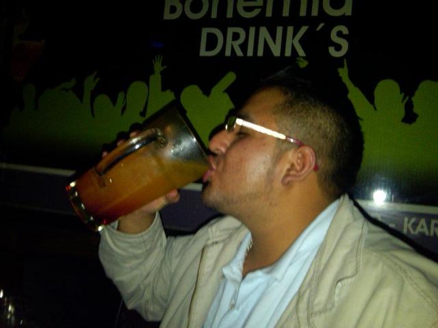 Universidad, una etapa de mi vida muy turbia ya que estube en una carrera y otra y nunca tome en serio mis estudios, asi pase tres años en la joda, mujeres. Y no me dedique