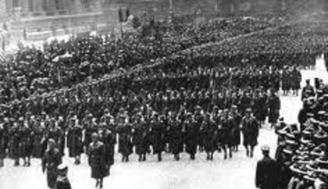 President Wilson agrees to co-operate with Allies in sending "volunteer" troops into Russia.