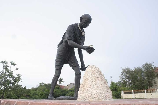 Gandhi starts Salt Acts