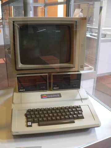Apple presenta la computadora Apple II
