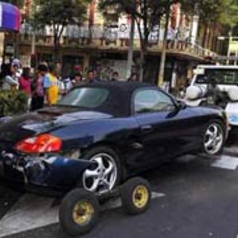 Atropello, choque. "Ladies de la Roma".