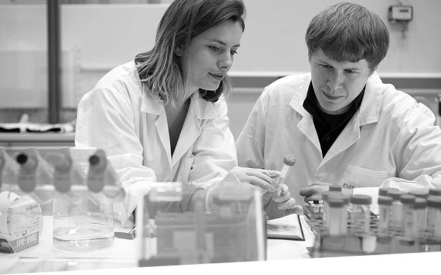 Dawson & Amanda become lab partners