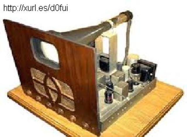 William Crookes, descubre la existencia de los rayos catódicos. Su dispositivo que se llamó "Tubo de Crookes" y sería el precursor de los tubos de rayos catódicos o cinescopios de hoy en día.