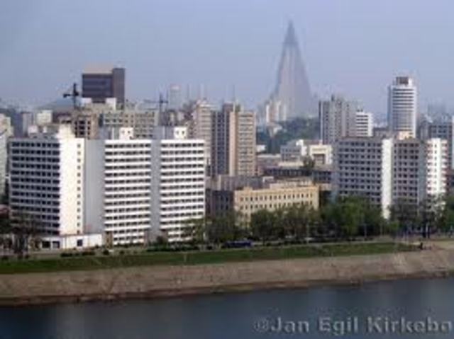 Summit in Pyongyang between Kim Jong-il and Kim Dae-jung.