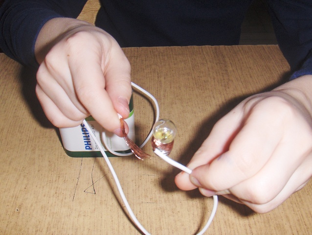 Tworzymy poradnik, jak zbudować obwód elektryczny.