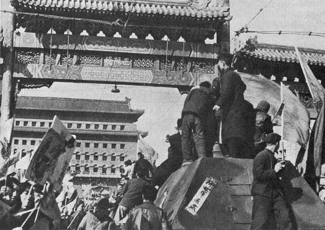 Seoul falls into Communist hands