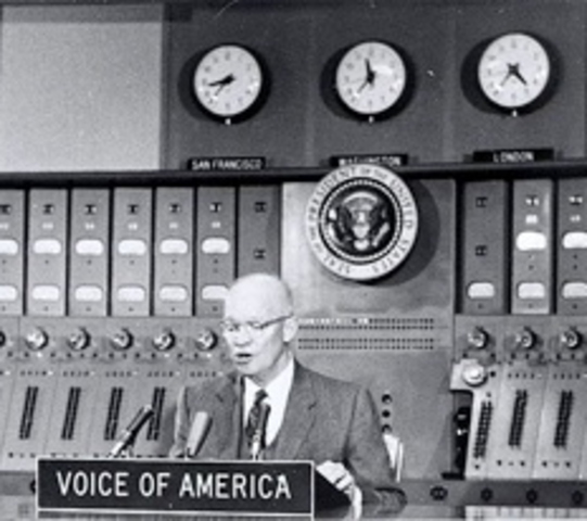 Voice of America begins broadcasting (in German)