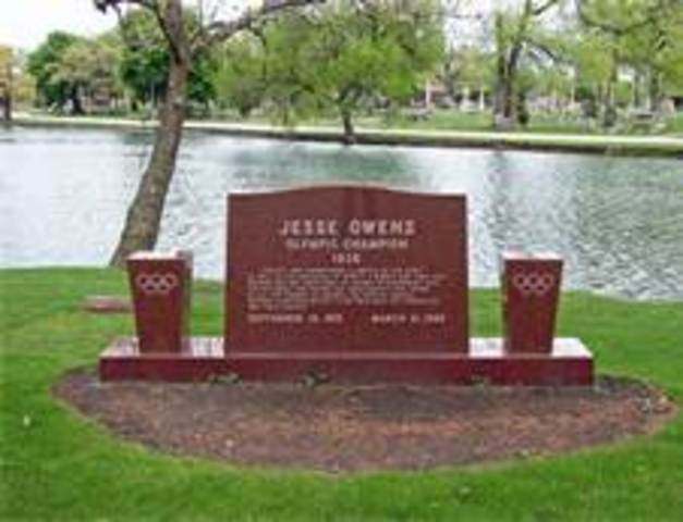Jesse Owens Died.