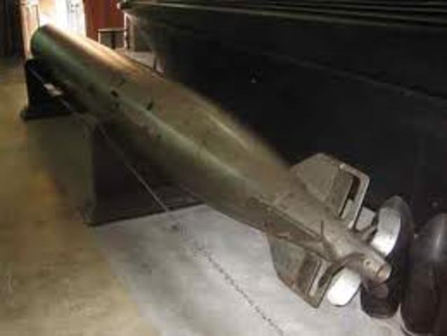 Germany declares a "war zone" around Germany to torpedo any surrounding ships.