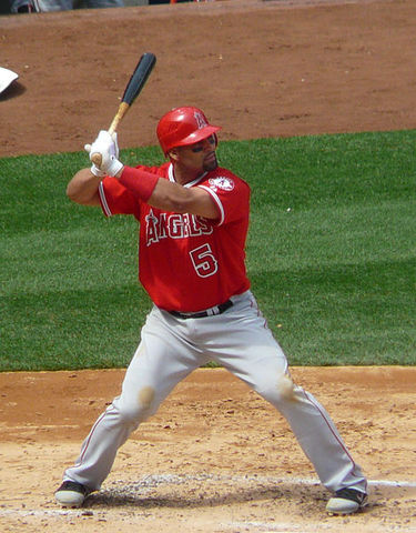 Albert Pujols switches teams