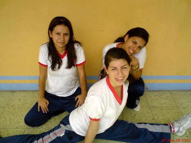 CON MI AMIGA DEBORA Y MI COPAÑERA DANNY