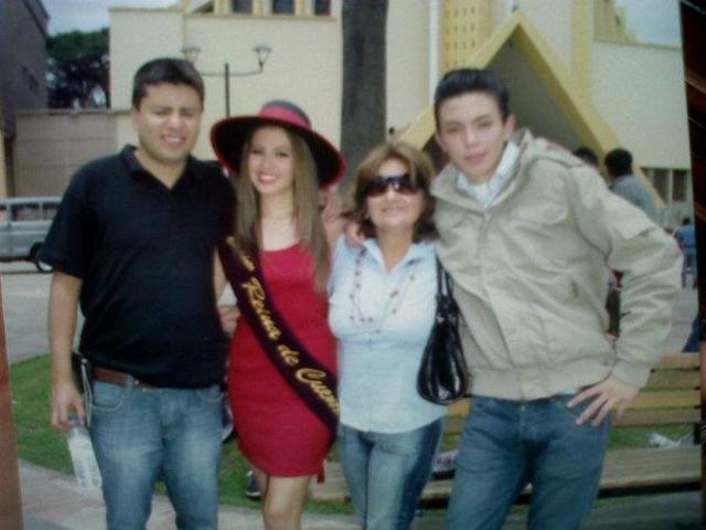 Mi ñaña de Candidata a Reina de CUENCA