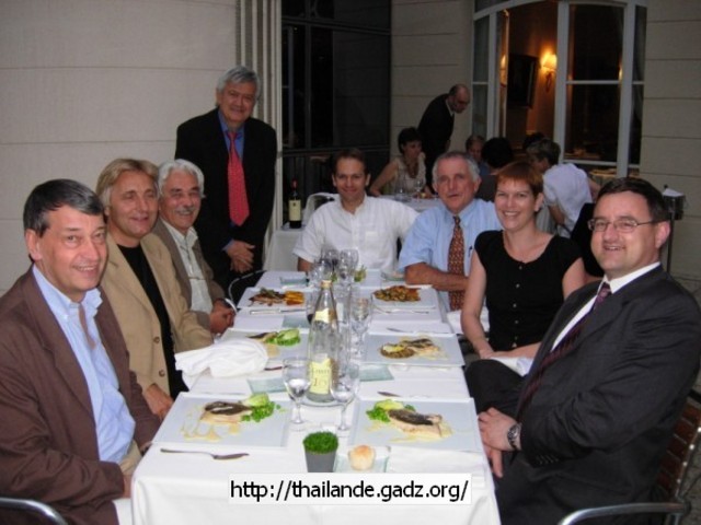 Rencontre a Paris avec le President des Ingenieurs Arts et Metiers ParisTech Etienne Bessac [Bo 163], l'equipe de l'Action Internationale, le President du GR Chine Yvon Velot [Ch 186] et le President du GR Argentine Michel Menini [Bo 168]