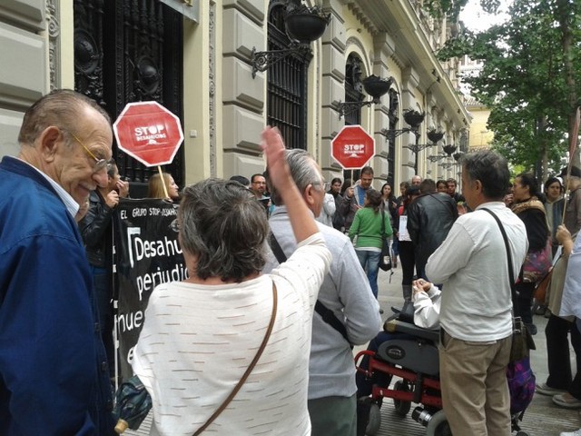 Stop Desahucios ‘ocupa’ el Santander