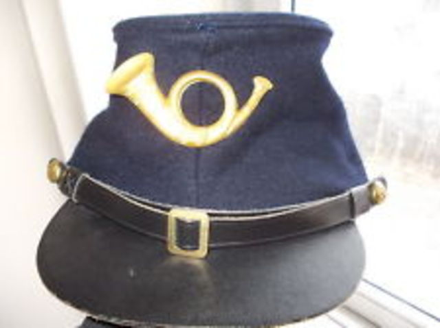 soldiers started wearing scottish hair caps