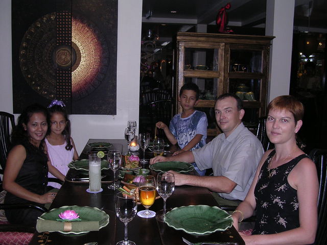 Rencontre a Bangkok avec Piyawan & Regis Vincent [Ch 187] et leurs enfants Divanie & Maxime (GR Sultanat d'Oman)