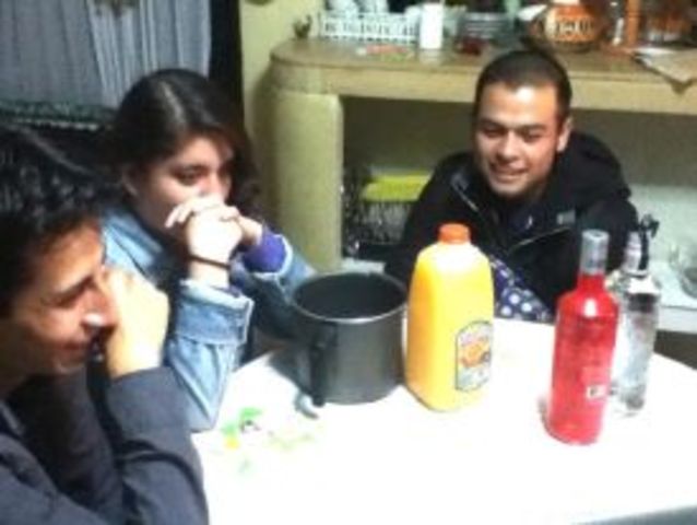 REUNIDO CON UNOS AMIGOS