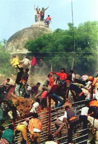 Hindu Militants Destroy Muslim Shrine at Adodhya
