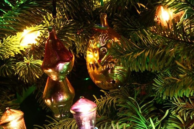 Йоханнес Эккарт – германский мастер-стеклодув изобрел  музыкальную подставку под елку.