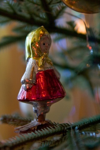 к юбилею А.С.Пушкина были выпущены игрушки с изображением персонажей сказок поэта.