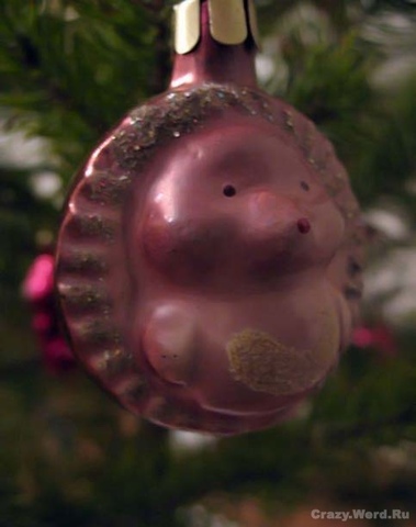 в продаже появилось множество елочных шаров с изображением животных – символов наступающего года.