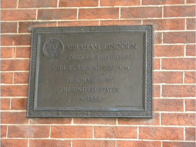 Lincoln assassinated at the Petersen House