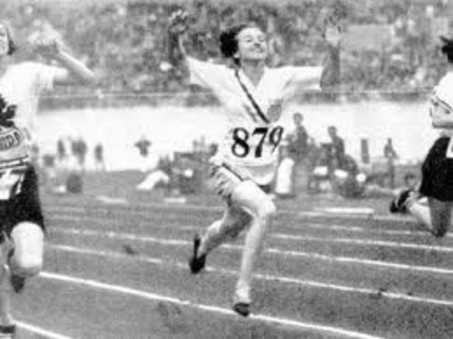 The first Women's 100 meter race