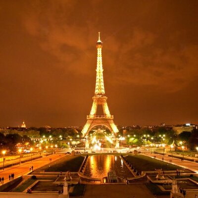 Timeline: Historia de la torre Eiffel