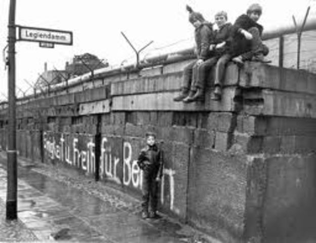 BERLIN WALL ERECTED