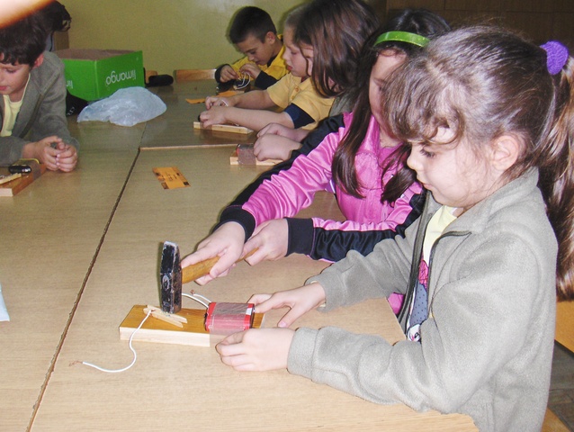 Budowa oprawki do żarówki