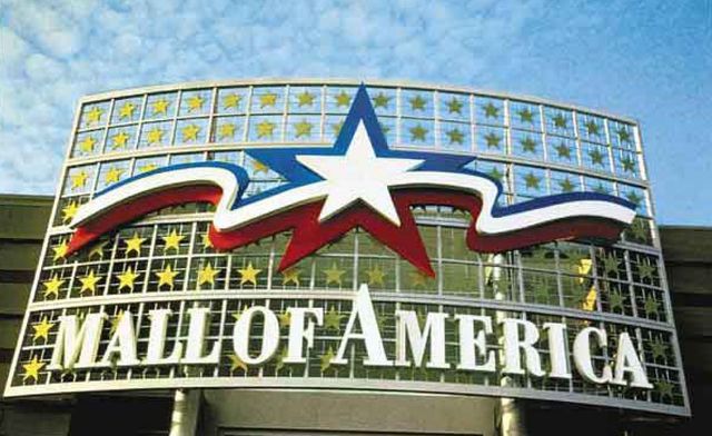 Mall of America opens in 1992