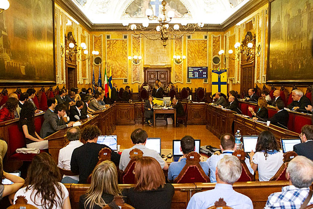 Sette milioni fuori bilancio: approvata in consiglio comunale