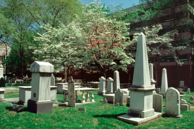 Alix Eiffler dies of a heart attack at the age of 40