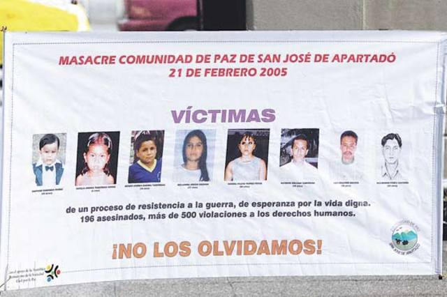 Las Autodefensas Unidas de Colombia 39 ejecutan la Masacre de San José de Apartadó