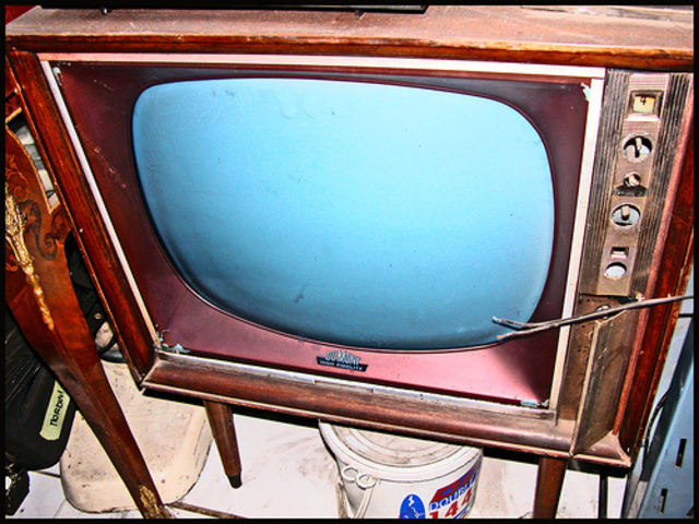 TELEVISIÓN EN COLOR