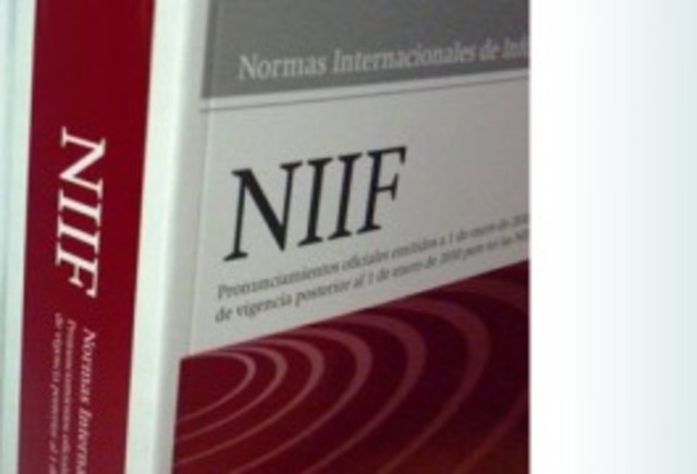 Publicación del primer borrador.