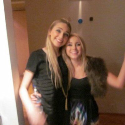 Timeline: Vinátta tveggja kvenna