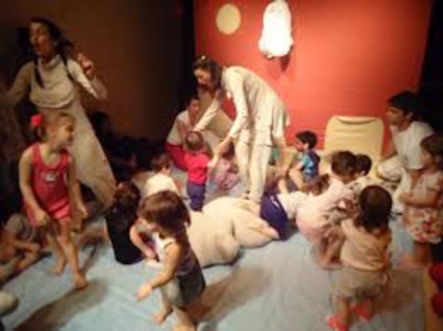 En el S. XX se busca promover la educción en todos los niveles, dándose una expansión en los sistemas educativos. •Se busca terminar con el analfabetismo