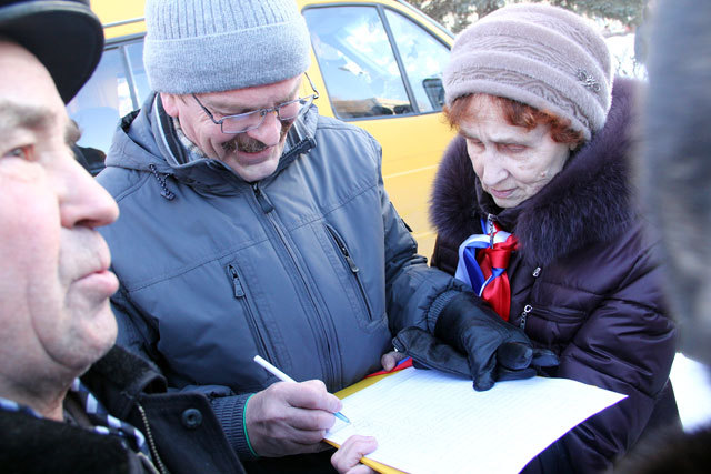 Продолжается сбор подписей в пользу главы города