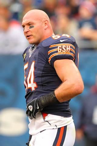 Brian Urlacher wins the Brian Piccolo Award