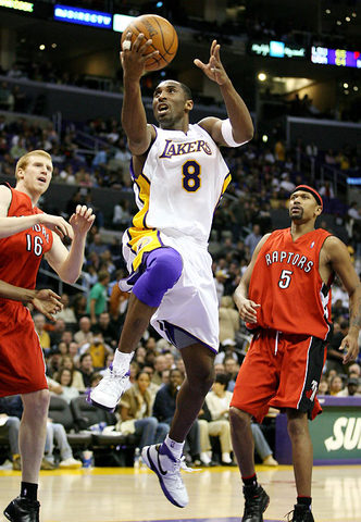 Kobe Bryant scores 81 points