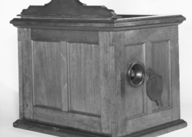 Edison calls his motioin picture the Kinetograph.