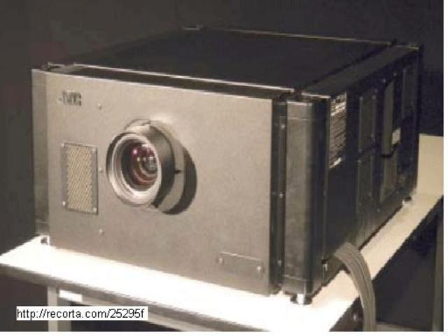 JVC lanza al mercado el sistema de grabación de audio y video analógico para uso domestico: VHS (Video Home System)