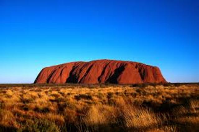 Uluru handed back to traditional owners