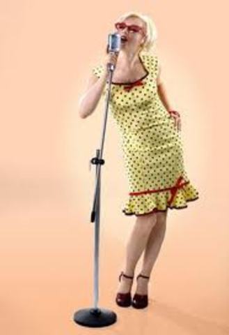 Short dresses were used and with pepas and now they are used short but with stripes