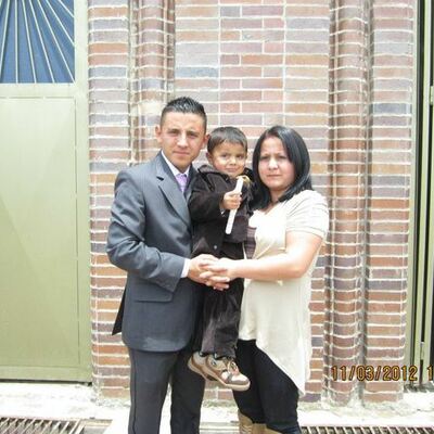 Timeline: desarrollo  y crecimiento de yeraldin pedraza y su familia