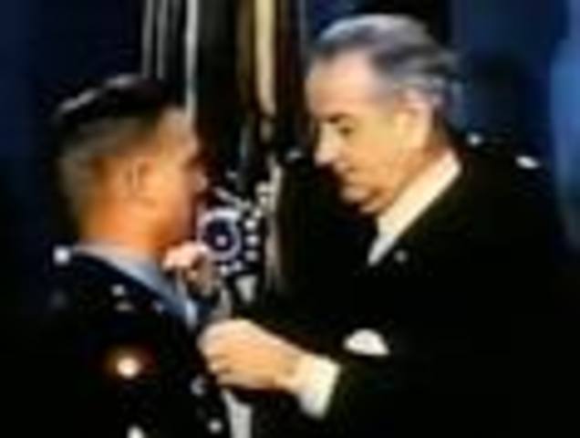 Forrest get medal of honor and meets Lyndon B. Johnson