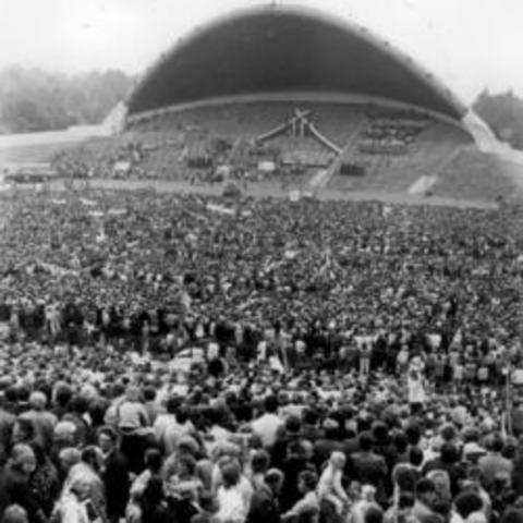 Laulev revolutsioon.