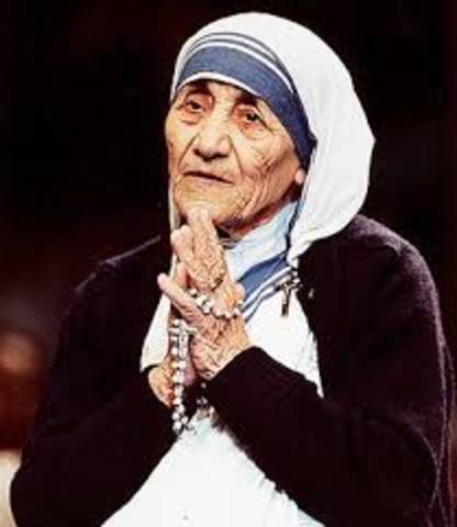 Mother Teresa Recieves Nobel Peace Prize